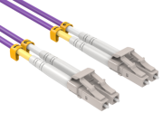 In practical applications, what is the transmission speed of OM4 Нош нылпукто?